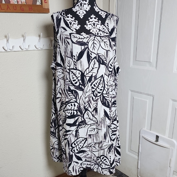 Tahari Dresses & Skirts - Tahari 100% Linen Black & White Leaf Print Dress Size 3X